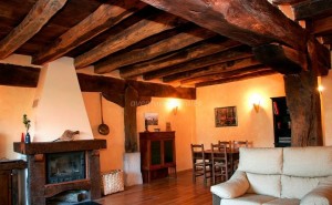 Interior de una casa rural en Navarra. Foto casasruralesyaventuras.com