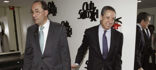 Alejo Vidal-Quadras (i), acompañado de Eduardo Zaplana. (EFE)