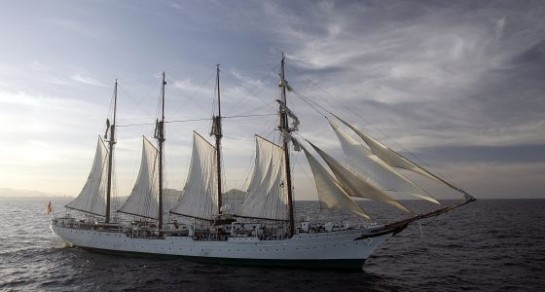 Hallan 127 kilos de cocaína escondidos en el buque escuela de la Armada Juan Sebastián Elcano