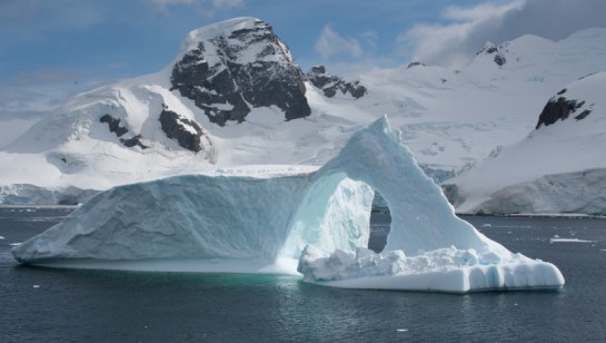 Los combustibles fósiles del Ártico se quedarán bajo tierra, según un experto