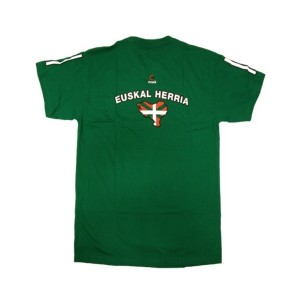 Camiseta en favor de la selección de Euskadi. En la parte de atrás, un pequeño mapa de Euskal Herria, con ikurriña