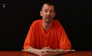 El Estado Islámico publica un nuevo vídeo propagandístico del rehén británico. EFE. 