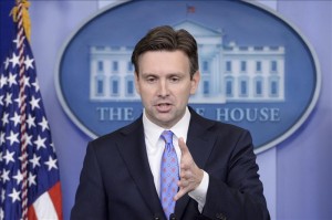 El portavoz adjunto de la Casa Blanca, Josh Earnest