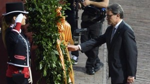 Anoche comenzaron los primeros actos oficiales de la Diada de Cataluña. (La Vanguardia).