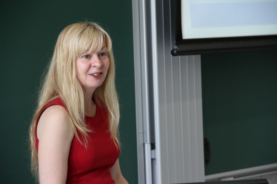 Una experta expone en la Universidad de Navarra cómo predecir comportamientos en internet