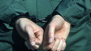 Policía de Bogotá 'encarcela' a 40 presos en un parque infantil