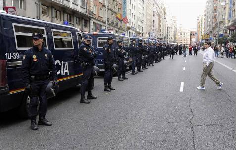 Interior envía de urgencia 180 antidisturbios a Cataluña