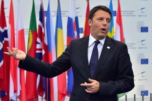 AFP/AFP - El primer ministro italiano, Matteo Renzi, anfitrión de la conferencia sobre empleo y crecimiento el 8 de octubre de 2014 en Milán