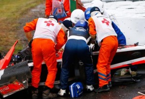 Jules Bianchi, atendido tras sufrir el accidente en Suzuka. Getty Images GETTY