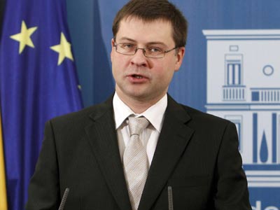 Los futuros programas tendrán en cuenta el impacto social, según Dombrovskis