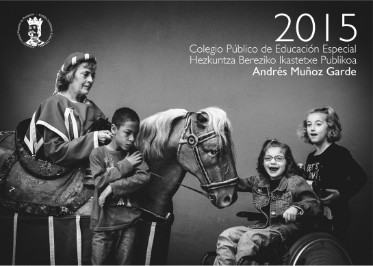 El centro de educación especial Muñoz Garde edita un calendario con la Comparsa de Gigantes de Pamplona