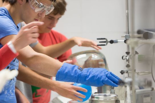70 alumnos de ESO y Bachillerato han participado en los talleres de la UPNA de la Semana de la Ciencia