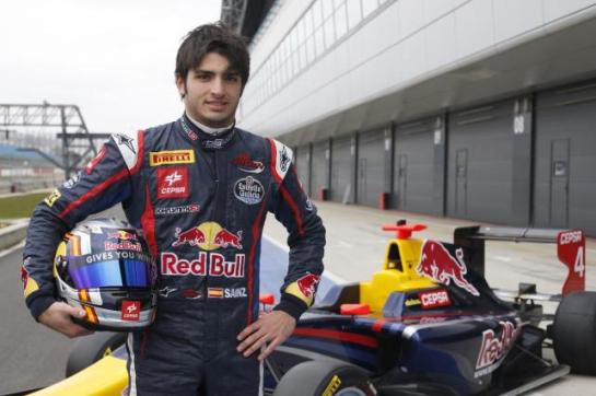 Carlos Sainz renueva un año más con Red Bull pero tendrá que seguir en Toro Rosso
