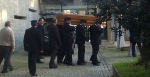 Despedida con todos los honores a la policía fallecida en el atraco de Vigo