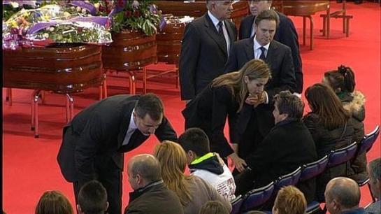 Los Reyes acompañan a las familias de Bullas en el funeral por el accidente de autobús