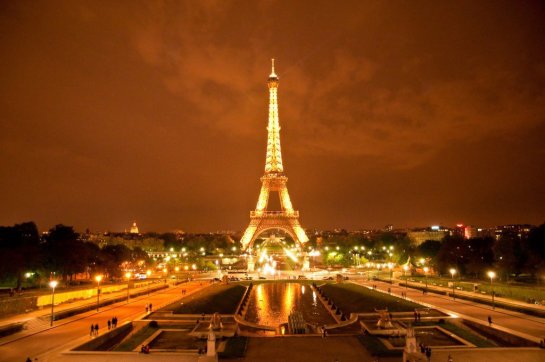 ¿Por qué es ilegal sacar fotos de la Torre Eiffel por la noche?