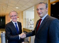 La Escuela de Ingenieros de la Universidad de Navarra y SENER firman un acuerdo para la formación de alumnos de máster