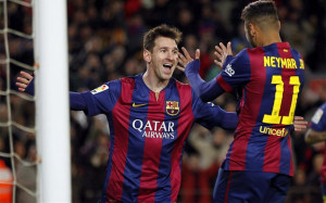 Messi decidió el derbi catalán con otro triplete de goles. EFE.