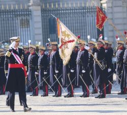 Felipe VI pasando revista a las tropas en la Pascua Militar. Foto Casa Real