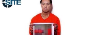 Una imagen de EI muestra al rehén Kenji Goto Jogo anunciando la decapitación de su compatriota Haruna Yukawa SITE Intel Group Twitter. 