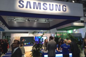 Dispositivvos de Samsung en educación en el stand de la  feria educativa BETT 2015. DR