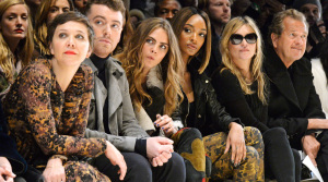 Burberry apuesta por un estilo bohemio en la Fashion Week de Londres