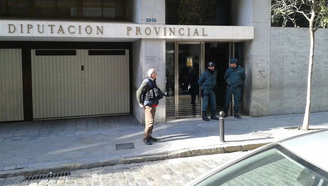 La Guardia Civil registra la Diputación de Huelva por supuestas irregularidades en el PER  