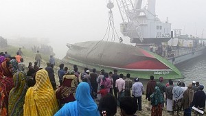 Naufragio ferry en Bangladesh