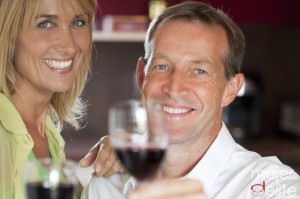 Una copa de vino para verse más atractivo