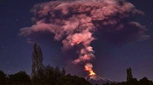 Volcán chileno Villarrica entra erupción