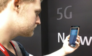 fujitsu-iris-authentication-smartphone-prototype-eyes-on-540x334
