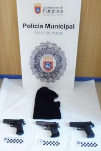pistolas_simuladas_atraco_supermercado
