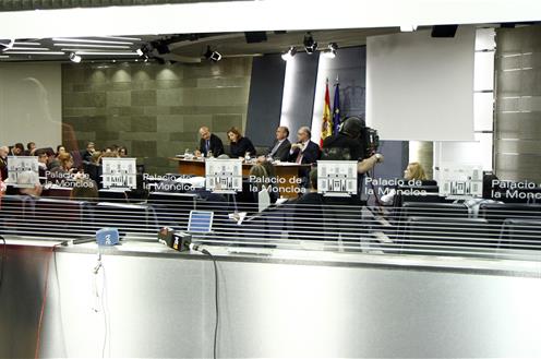 El Gobierno prevé que la tasa de paro sea del 22,1% este año y baje del 20% en 2016