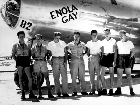 Subastada una copia del diario del piloto del ‘Enola Gay’