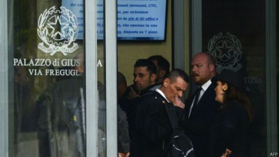 Cuatro muertos y varios heridos en un tiroteo en el Palacio de Justicia de Milán