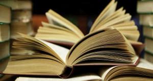 Las 14 librerías participan hoy en la VIII edición del Día del Libro y de la Flor en Pamplona