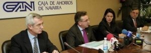 de izda a dcha: Lorenzo Riezu, Miguel Sanz y Yolanda Barcina.