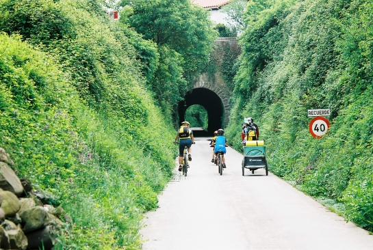 Heridos dos ciclistas tras sufrir caídas en Sunbilla y Sorlada