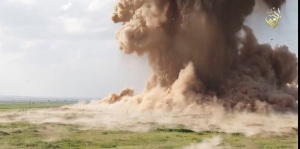 Destrucción de Nimrod con explosivos fabricados por EI