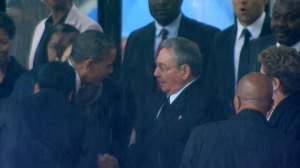 Histórico apretón manos Obama-Castro en el funeral de Mandela