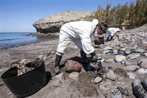 Una nueva mancha de fuel amenaza la costa de Gran Canaria