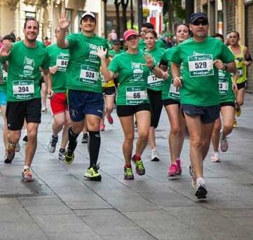 Más de 3.000 personas se unen contra el cáncer en Pamplona en una carrera solidaria para recaudar fondos