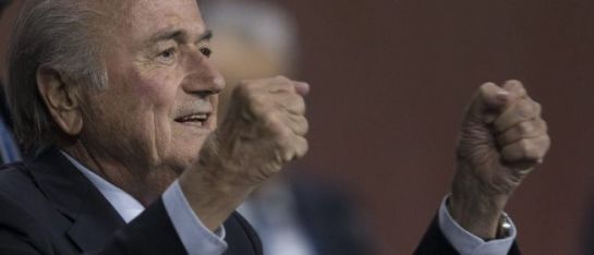Blatter reelegido presidente de la FIFA pese  a la crisis de corrupción