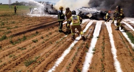 Cuatro muertos al estrellarse un avión de transporte militar en Sevilla
