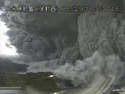 Video: Espectacular erupción del volcán Shindake obliga a evacuar una isla aledaña