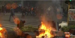 Fuertes enfrentamientos entre policía y manifestantes antisistema contra la Expo en Milán