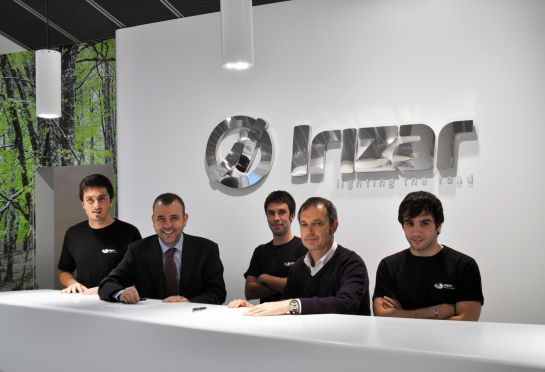 La Universidad de Navarra e Irizar firman un acuerdo para el desarrollo de su coche eléctrico