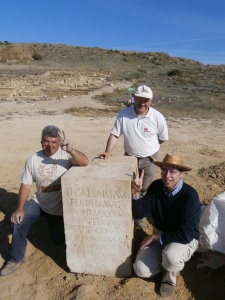 La excavación de Javier Andreu, profesor de la Universidad de Navarra, descubre un pedestal del año 31