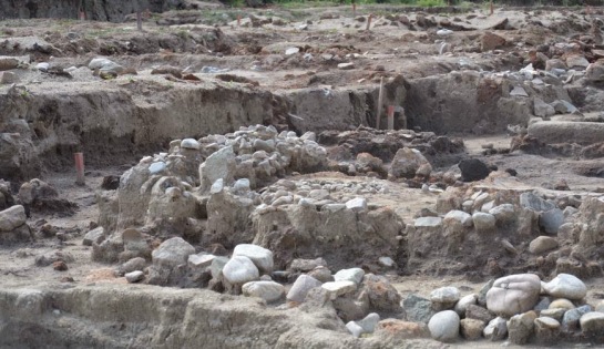 Ciudad neolítica con casas de dos plantas y trazado organizado hace 8.000 años