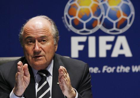 Blatter renuncia a la presidencia de la FIFA 